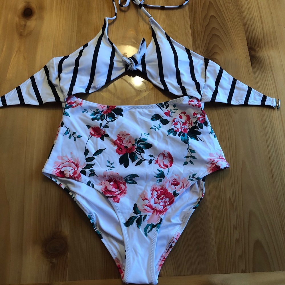 Cupshe one piece bathing suit.